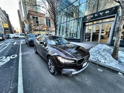 2017 Volvo V90 Cross Country T6