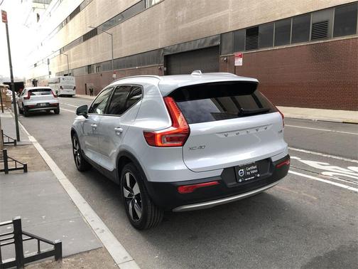 2020 Volvo XC40 T5 Momentum