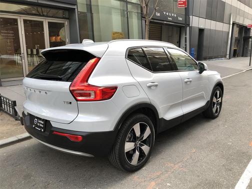 2020 Volvo XC40 T5 Momentum