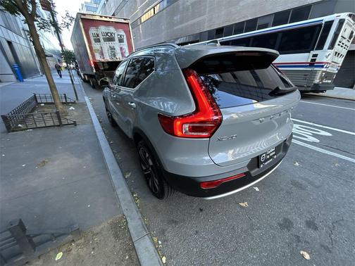 2025 Volvo XC40 B5 Plus Bright Theme