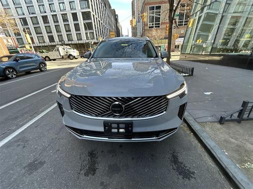 2025 Volvo XC90 B5 Plus 7-Seater