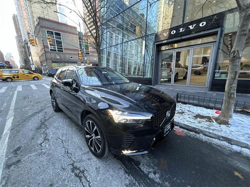 2025 Volvo XC60 B5 Plus