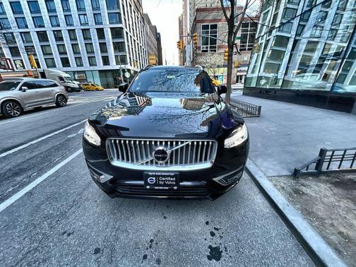 Onyx Black Metallic 2023 Volvo XC90 B6 Ultimate 7-Seater