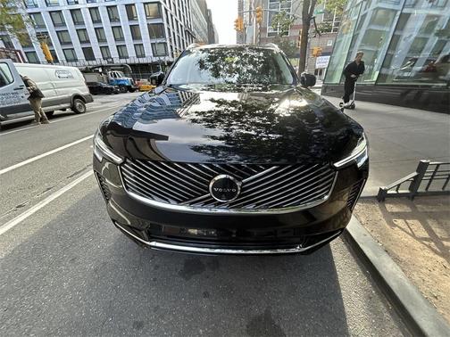 2025 Volvo XC90 B6 Ultra