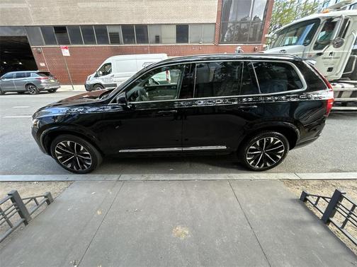 2025 Volvo XC90 B6 Ultra