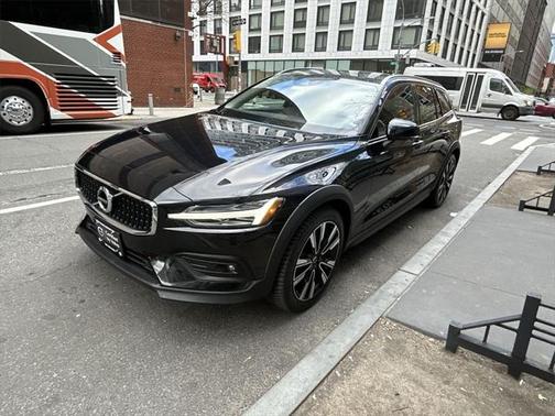 2022 Volvo V60 Cross Country T5