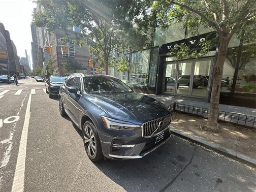 2023 Volvo XC60 Recharge Plug-In Hybrid T8 Plus Bright Theme