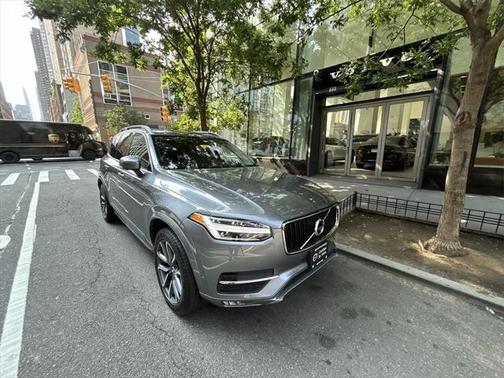 2019 Volvo XC90 T6 Momentum