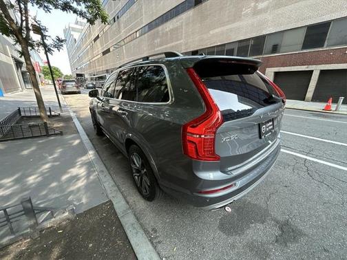 2019 Volvo XC90 T6 Momentum