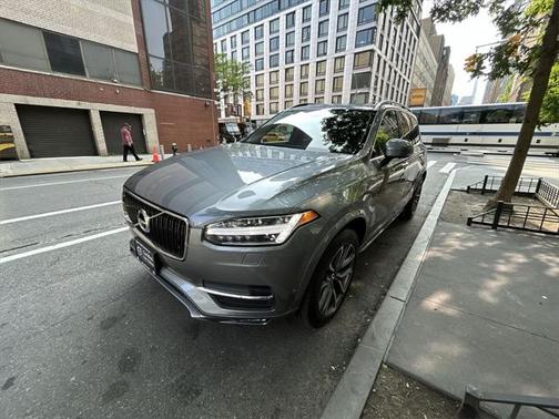 2019 Volvo XC90 T6 Momentum