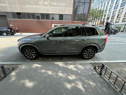 2019 Volvo XC90 T6 Momentum