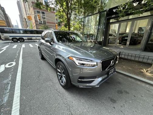 2019 Volvo XC90 T6 Momentum