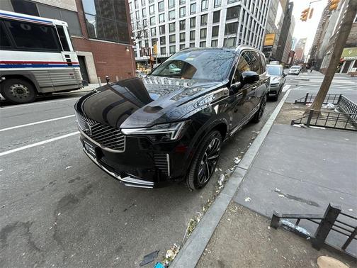 2025 Volvo XC90 B5 Plus 7-Seater