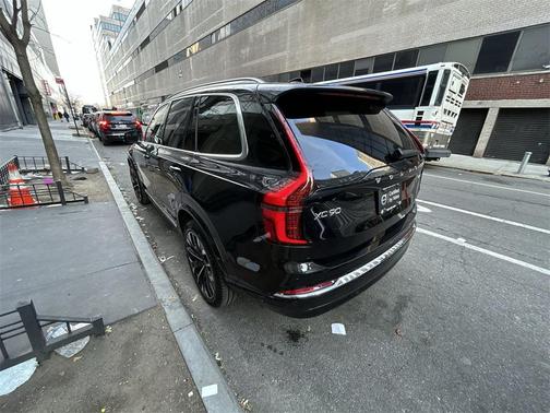 2025 Volvo XC90 B5 Plus 7-Seater