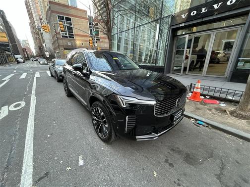 2025 Volvo XC90 B5 Plus 7-Seater