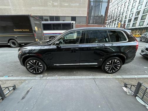 2025 Volvo XC90 B5 Plus 7-Seater