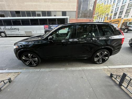 2020 Volvo XC90 T6 R-Design