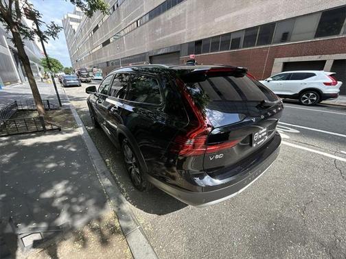 2024 Volvo V90 Cross Country B6 Plus