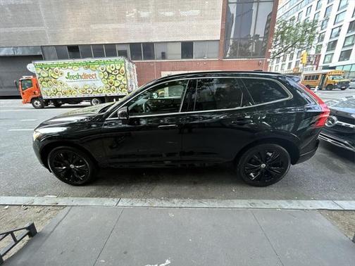 2022 Volvo XC60 Momentum