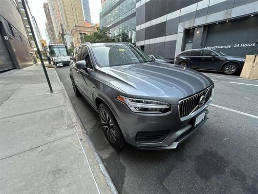2020 Volvo XC90 T6 Momentum