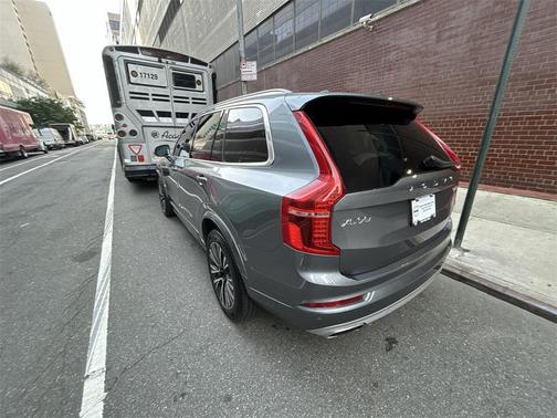 2020 Volvo XC90 T6 Momentum