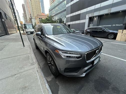 2020 Volvo XC90 T6 Momentum