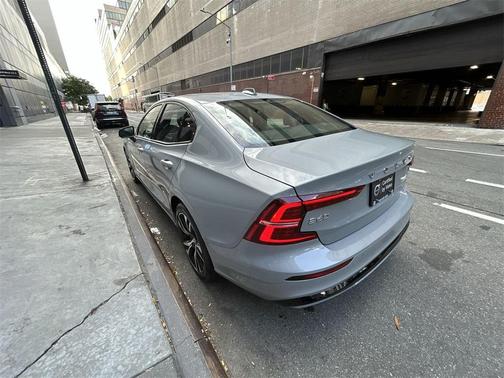 2025 Volvo S60 B5 Core