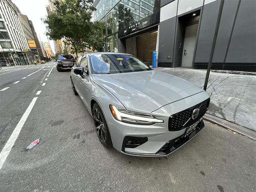 2025 Volvo S60 B5 Core