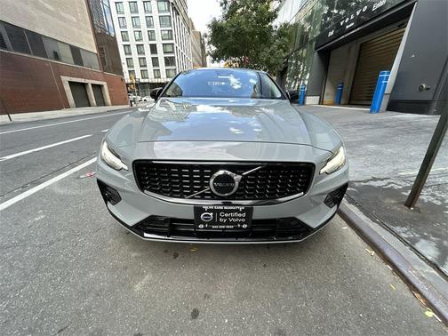 2025 Volvo S60 B5 Core