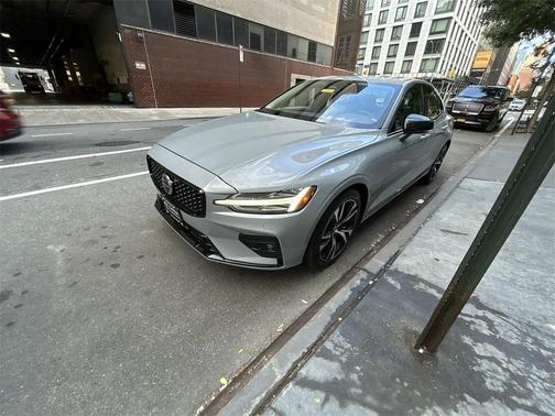 2025 Volvo S60 B5 Core
