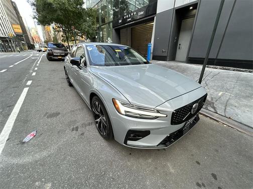 2025 Volvo S60 B5 Core