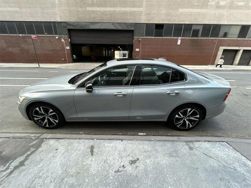 2025 Volvo S60 B5 Core
