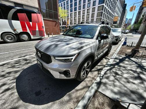 Silver Dawn Metallic 2024 Volvo XC40 B5 Plus Dark Theme