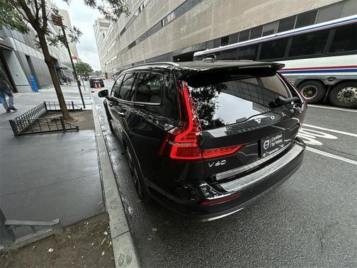 2024 Volvo V60 Cross Country B5 Plus