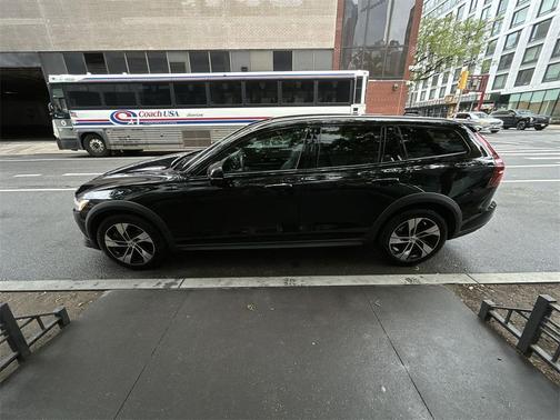 2024 Volvo V60 Cross Country B5 Plus