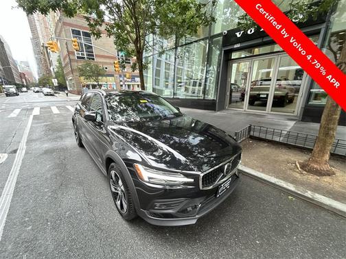 2024 Volvo V60 Cross Country B5 Plus