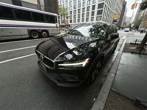2024 Volvo V60 Cross Country B5 Plus