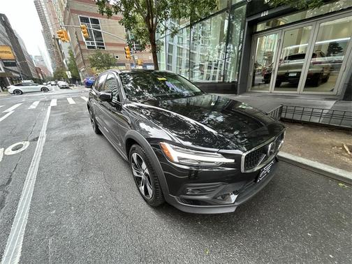2024 Volvo V60 Cross Country B5 Plus