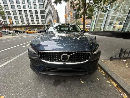 2025 Volvo V60 Cross Country B5 Plus