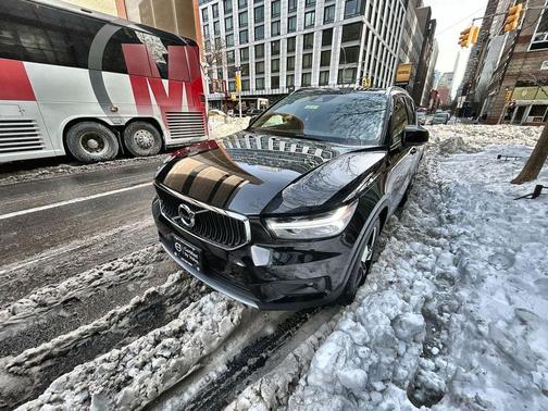 2021 Volvo XC40 T5 Momentum