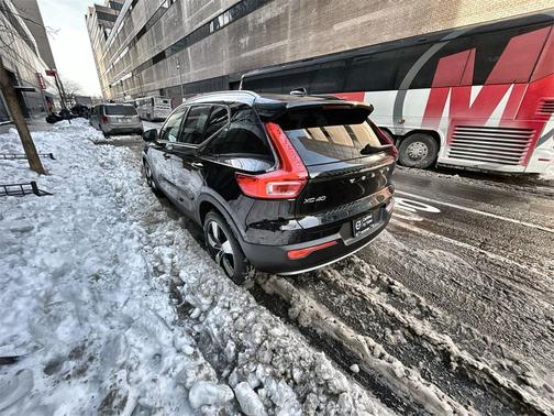 2021 Volvo XC40 T5 Momentum