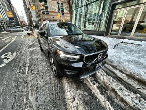 2021 Volvo XC40 T5 Momentum