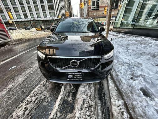 2021 Volvo XC40 T5 Momentum