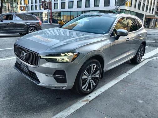 2022 Volvo XC60 B5 Inscription