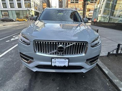 2025 Volvo XC90 B6 Plus 6-Seater
