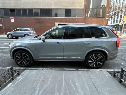 2025 Volvo XC90 B6 Plus 6-Seater