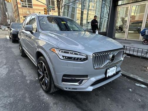 2025 Volvo XC90 B6 Plus 6-Seater