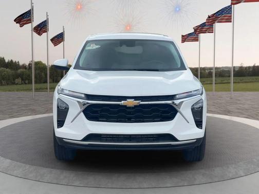 Summit White 2025 Chevrolet Trax LS