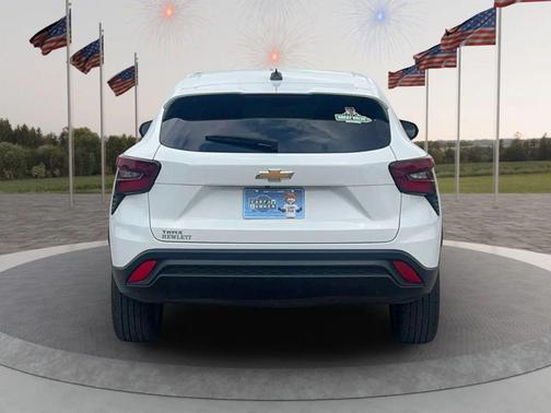 Summit White 2025 Chevrolet Trax LS