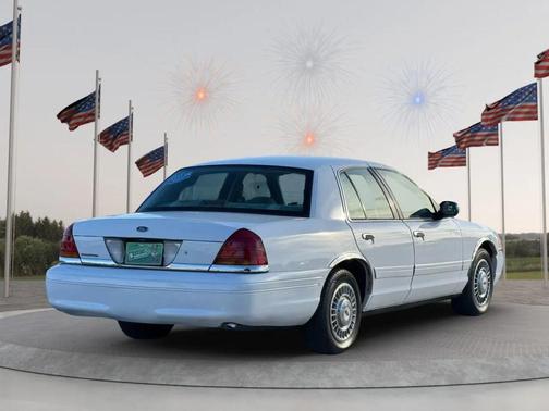 2001 Ford Crown Victoria Base